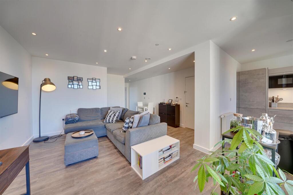 Apartment in London, Ponders End - View 6