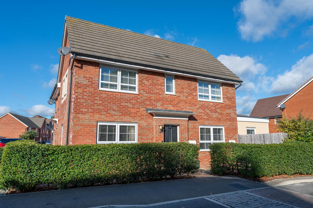 3-bed semi-detached on Walton Hall Drive, Felixstowe, £315,000