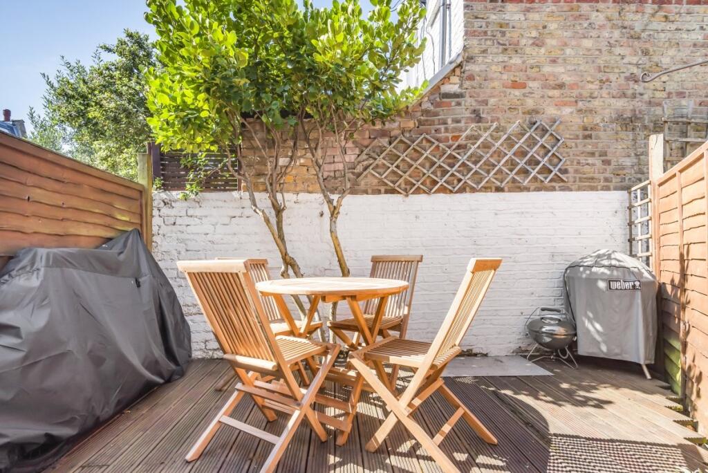 Apartment in London - More