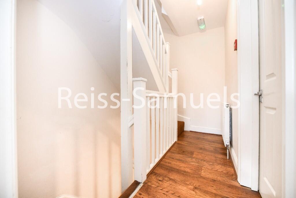 6 bedroom semi-detached house for rent