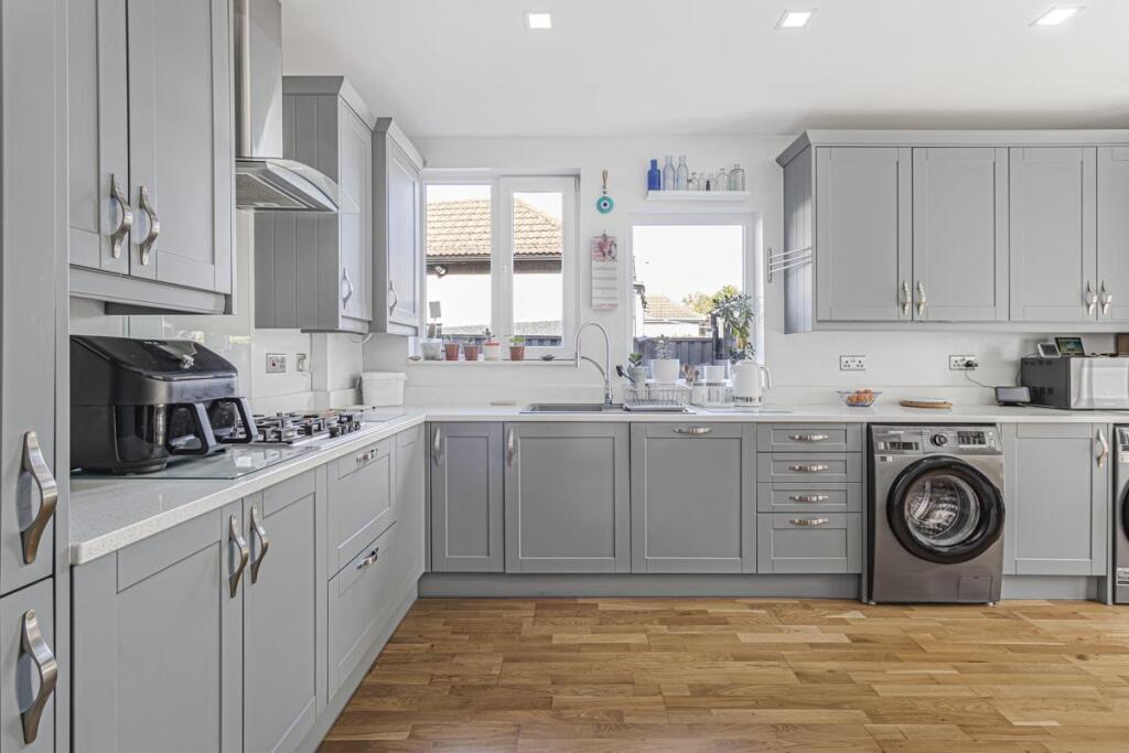 House in Dartford - More