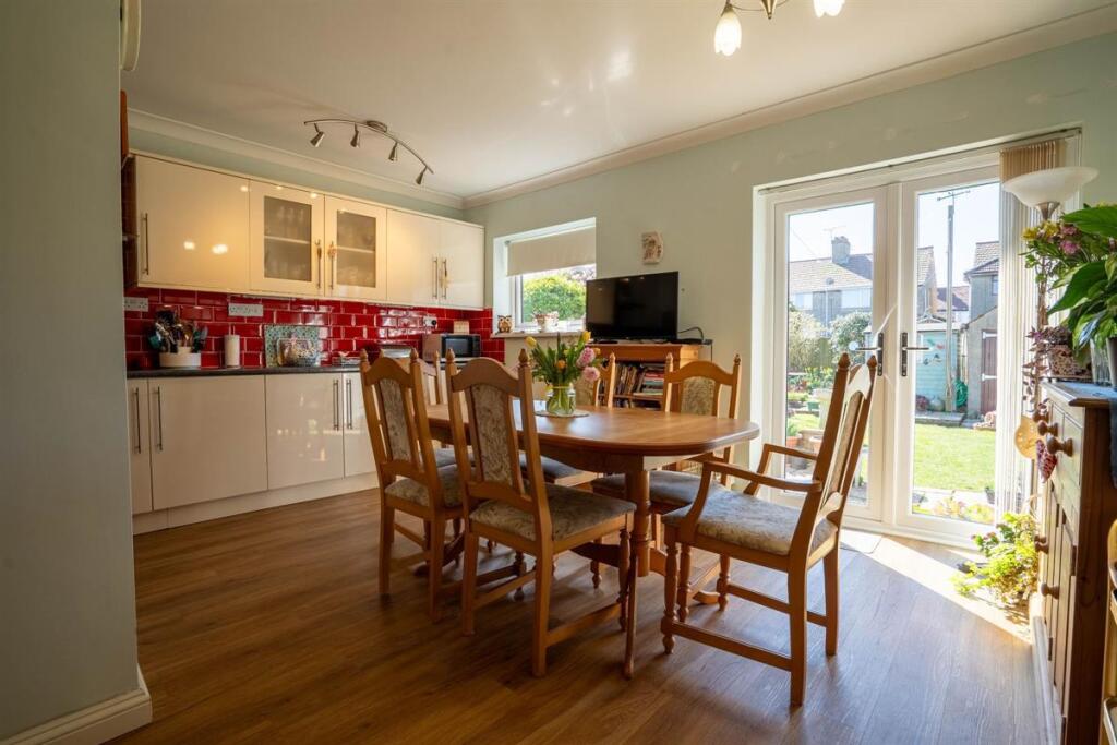 Waveney Drive, Lowestoft photo 3