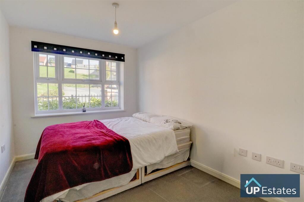 House in Nuneaton and Bedworth, Warwickshire - More