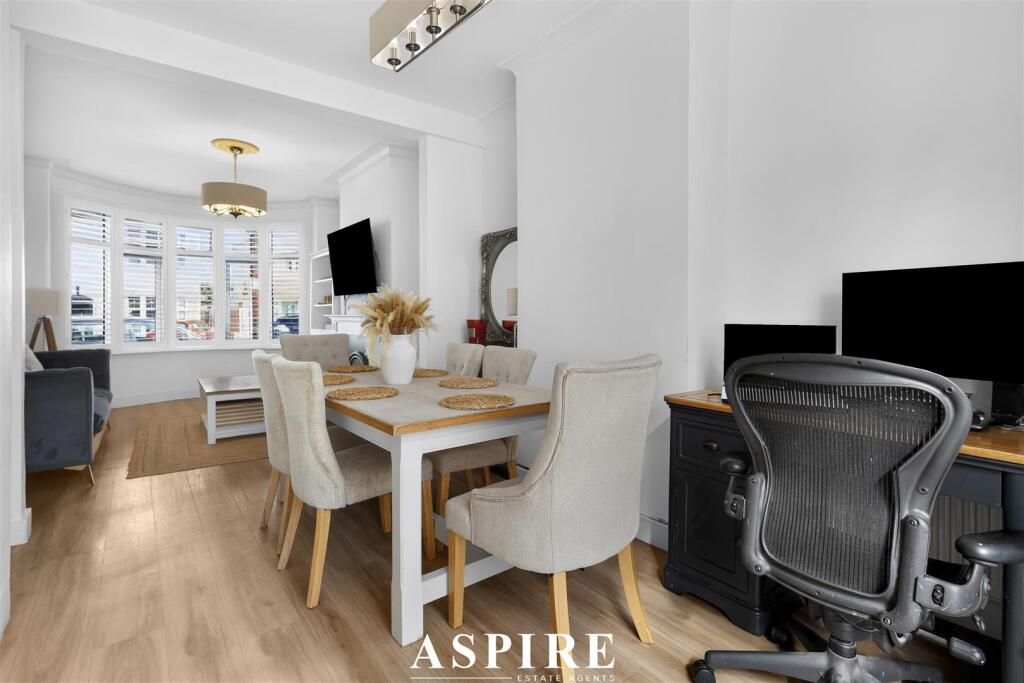 House in Southend-on-Sea, Essex - More