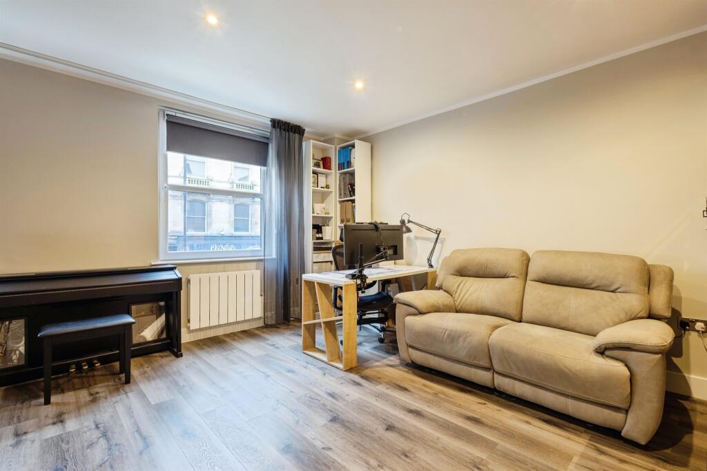Apartment in Northampton, West Northamptonshire - View 2