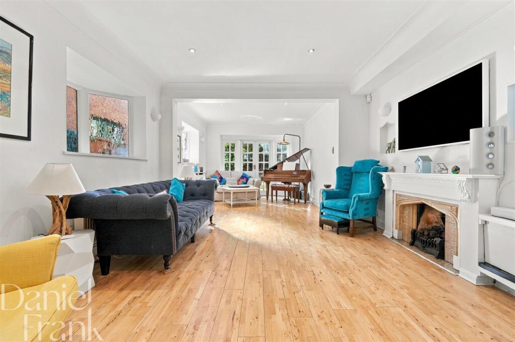 House in Buckhurst Hill - View 4