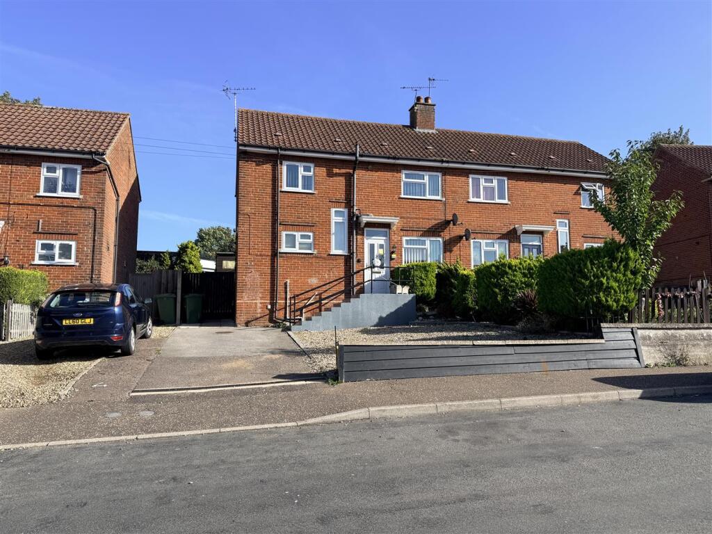 3-bed semi-detached on Becclesgate, Dereham, NR19, £120,000