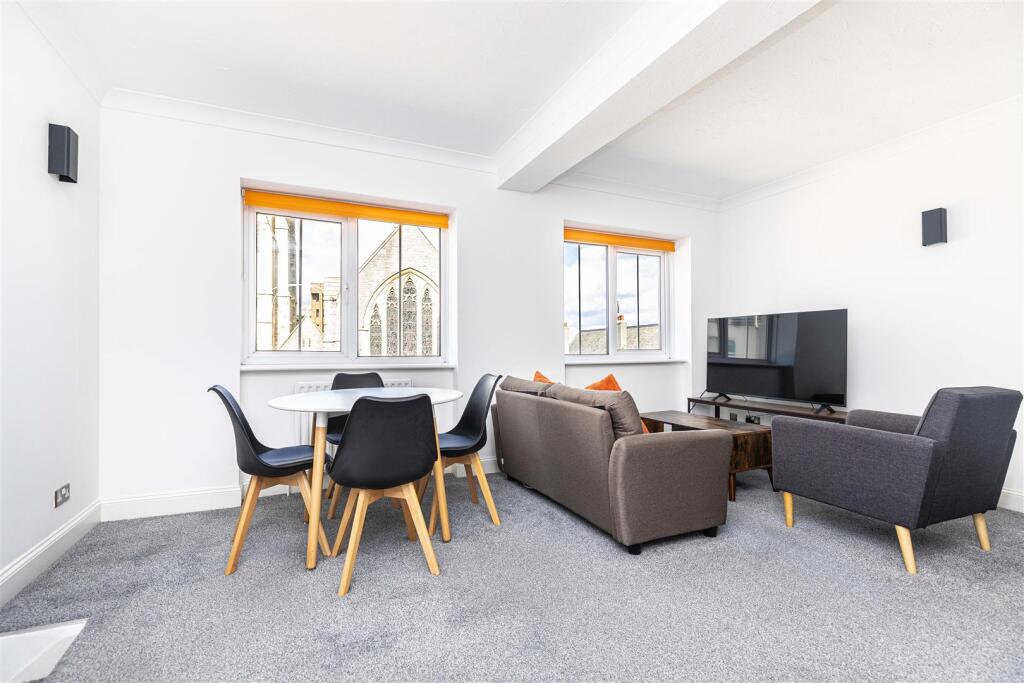 Main image of property: Large Two Double Bedroom Apartment In Upper Norwich Road, Bournemouth