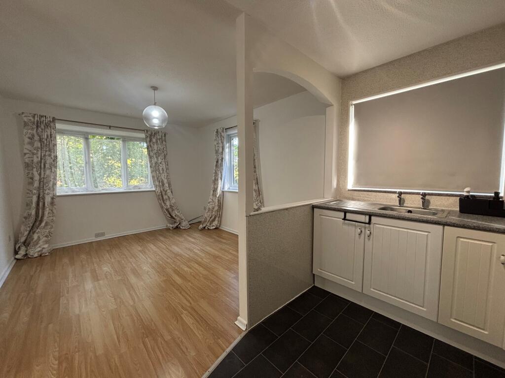 Apartment in Exeter, Exwick - View 3