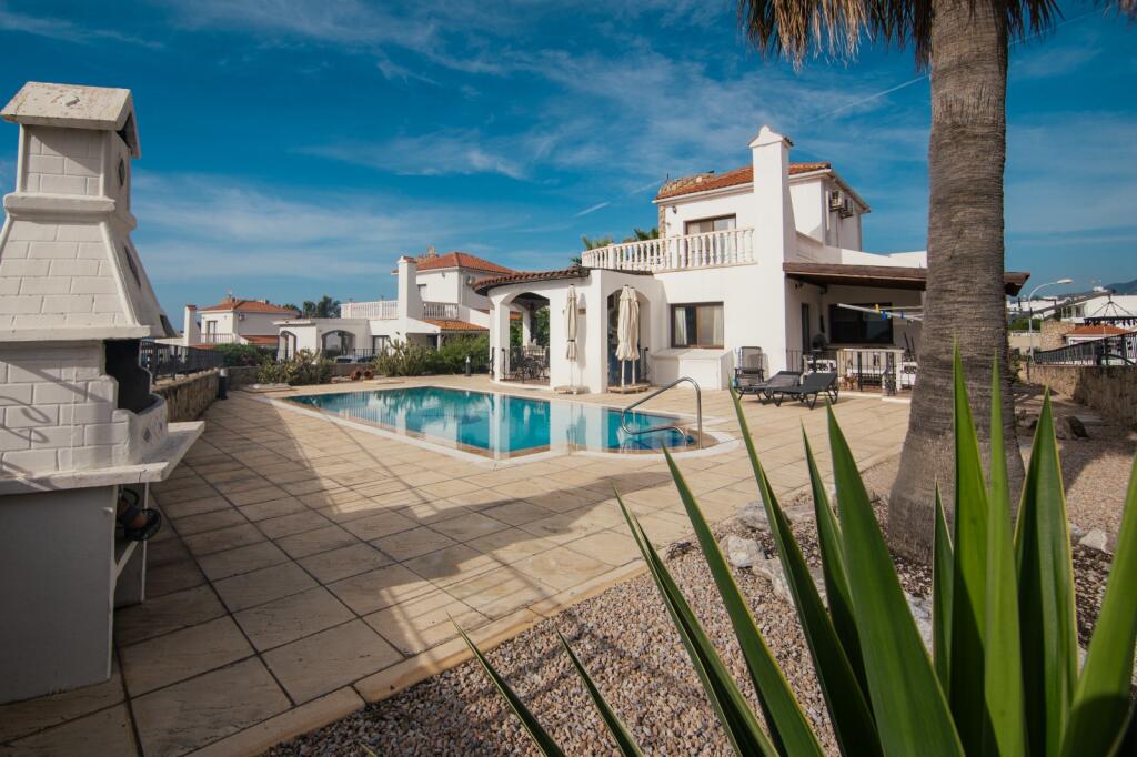 Main image of property: Bahçeli, Girne