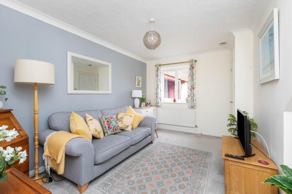 House in Horsham, Roffey, North Horsham - View 2