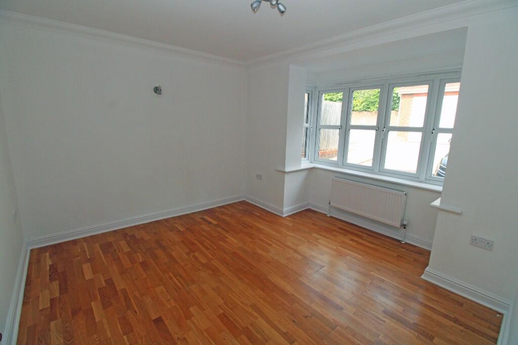 4, Smiths Field, Waltham Road, Overton RG25 photo 3