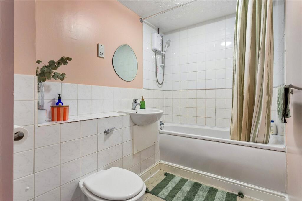 Apartment in London, Heritage Park, Furzedown - More