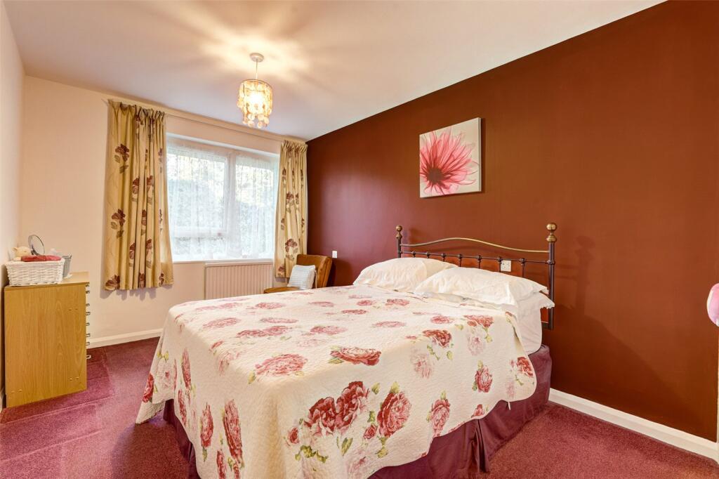 Apartment in Worthing, West Sussex - More