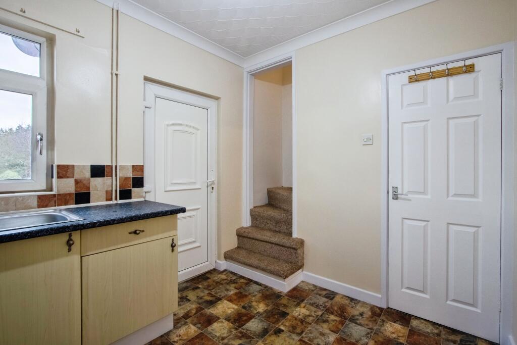 Harborough Hill Road, Barnsley, S71 photo 4