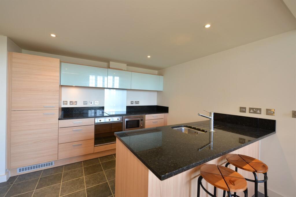 Apartment in London, Custom House, Silvertown - View 4