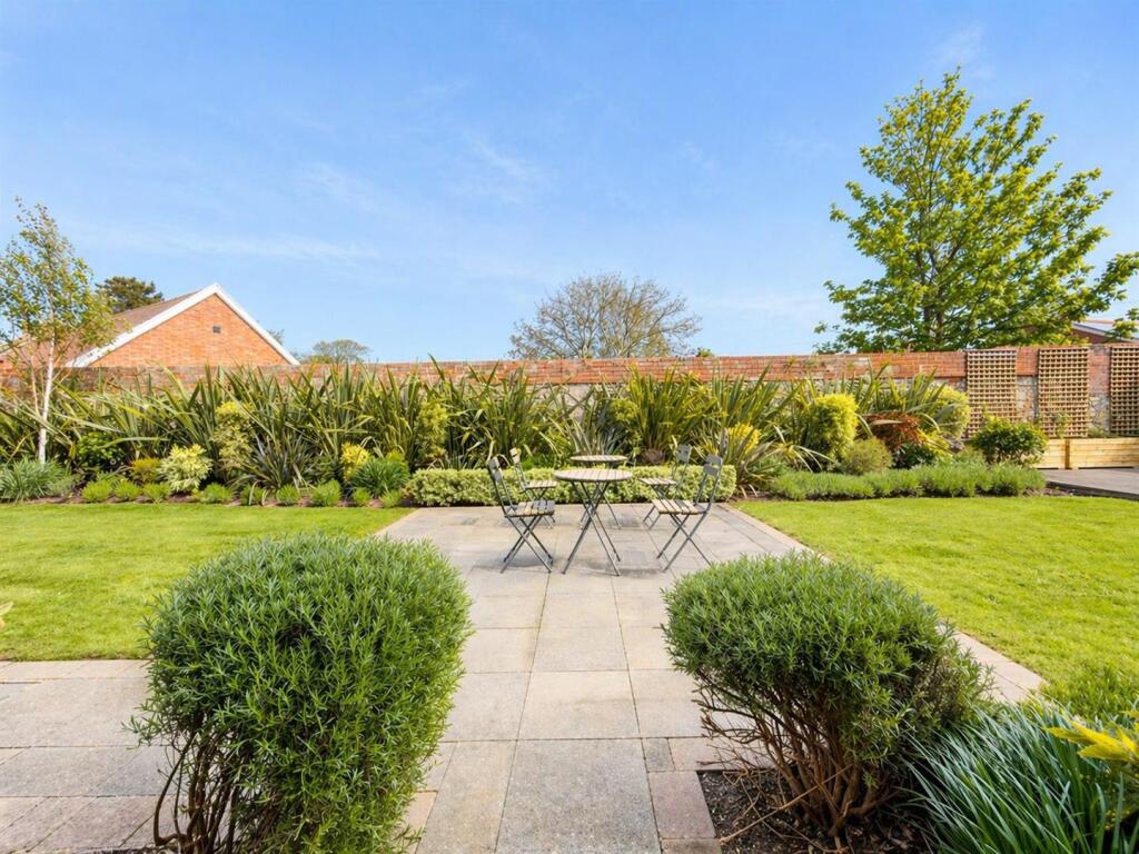 Apartment in Taunton - View 4