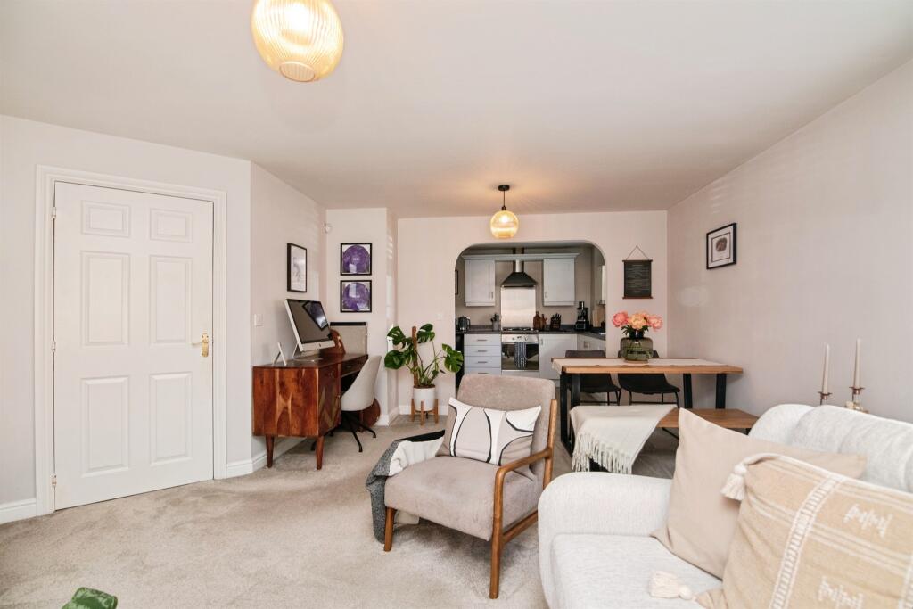Apartment in Sandwell, West Midlands - View 5
