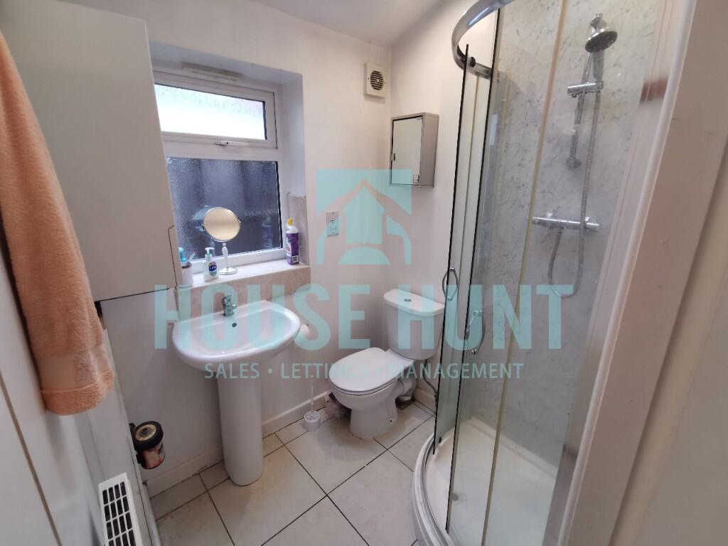 6 bedroom terraced house for rent