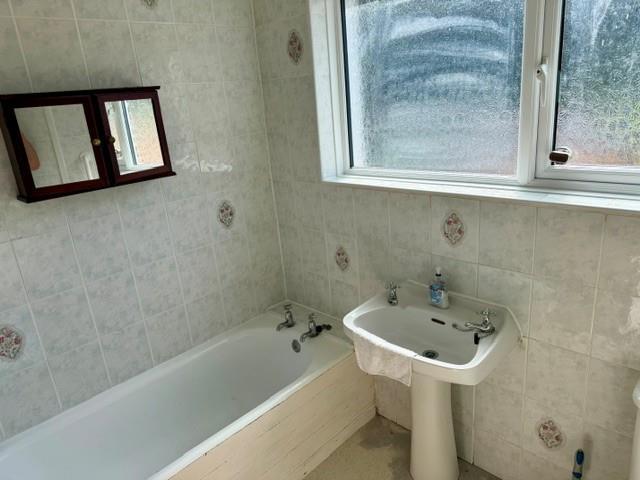 House in Kettering, North Northamptonshire - More