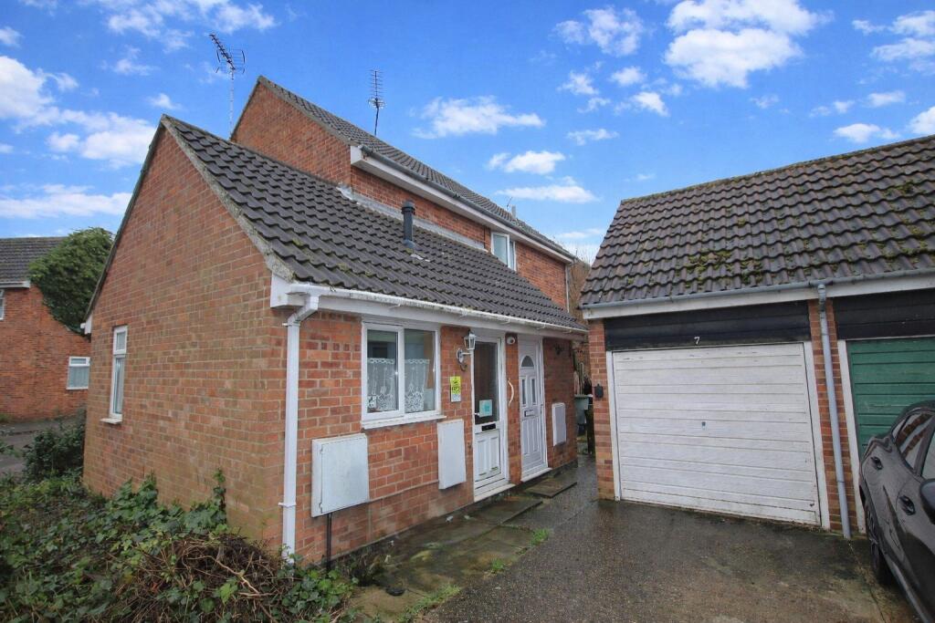 Marigold Avenue, Clacton on Sea, CO16 photo 3