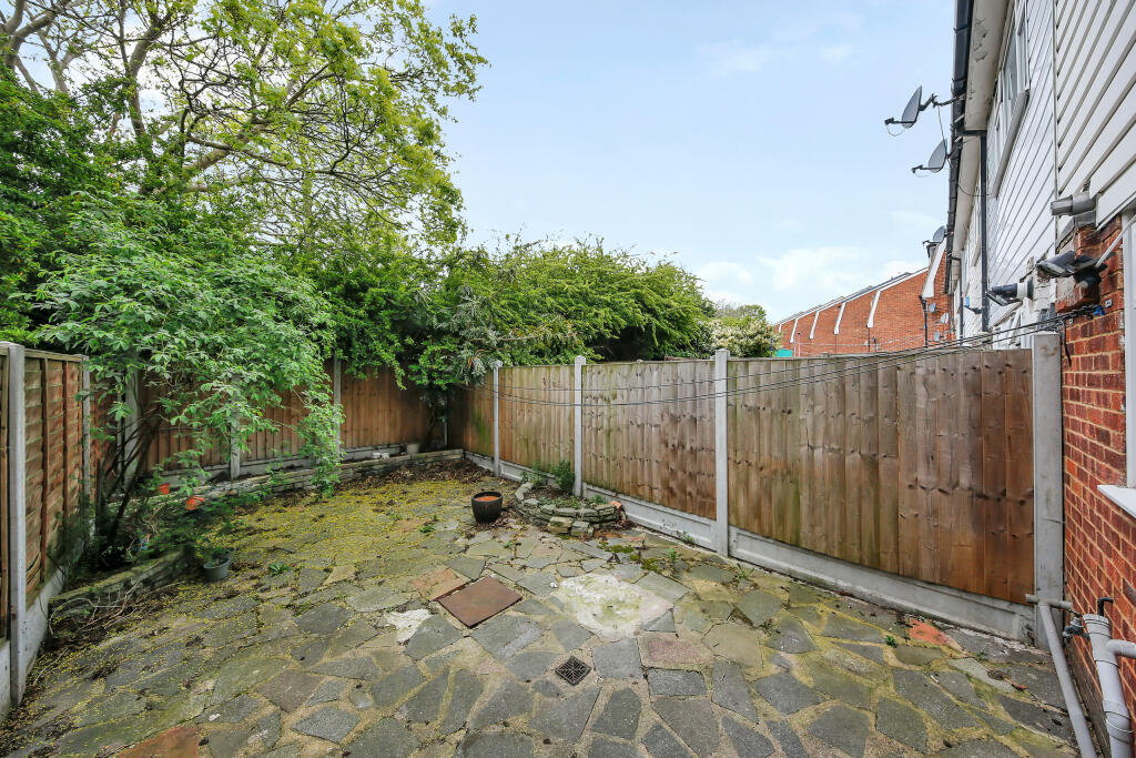 House in London, Custom House, Silvertown - View 2