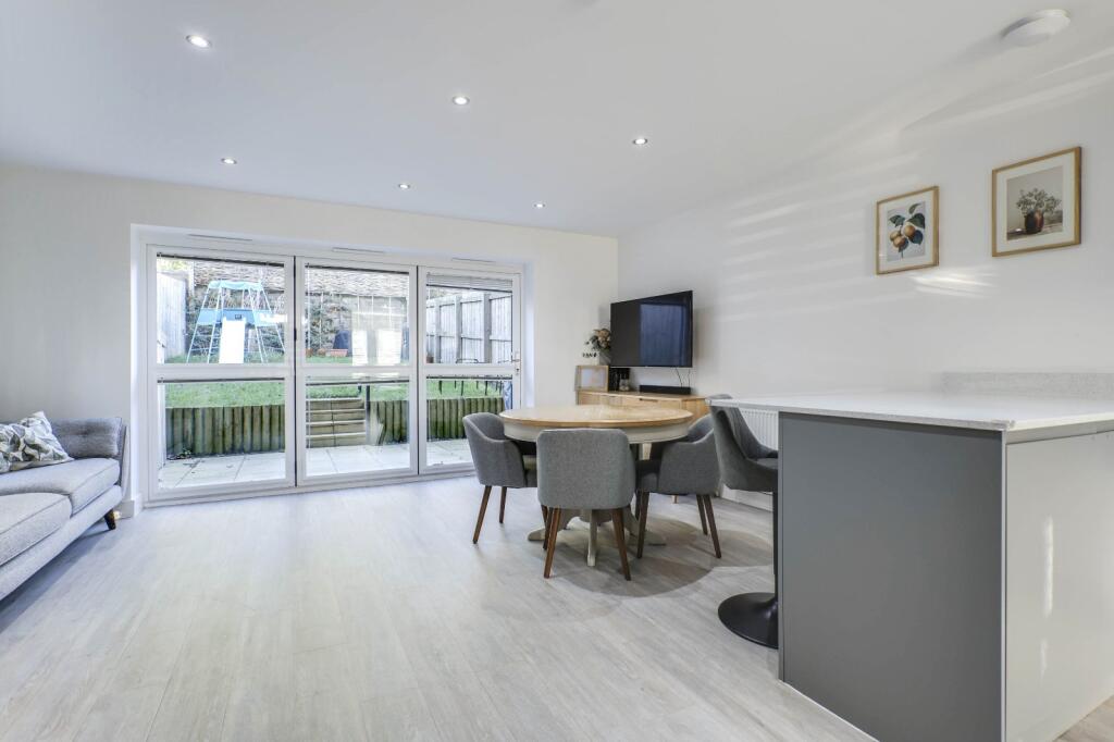 Catherines Walk, Horsforth, Leeds, West Yorkshire, LS18 photo 4