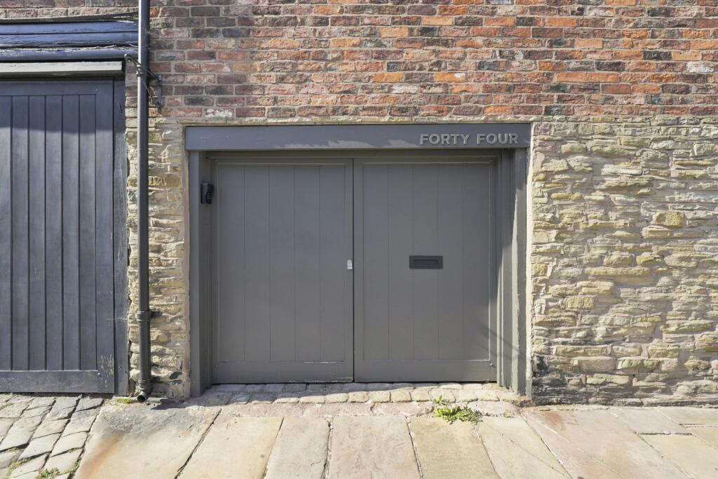 House in Macclesfield, Moss Rose - More