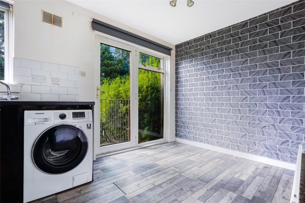 House in Glasgow, South Lanarkshire - More
