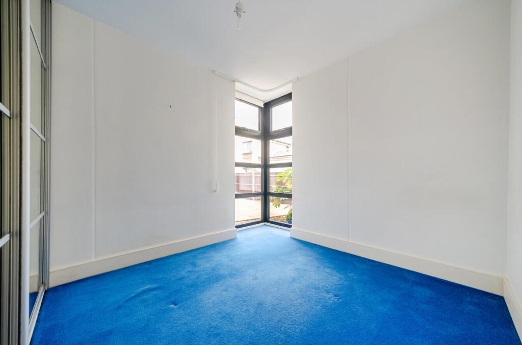 Apartment in Worthing, West Sussex - More