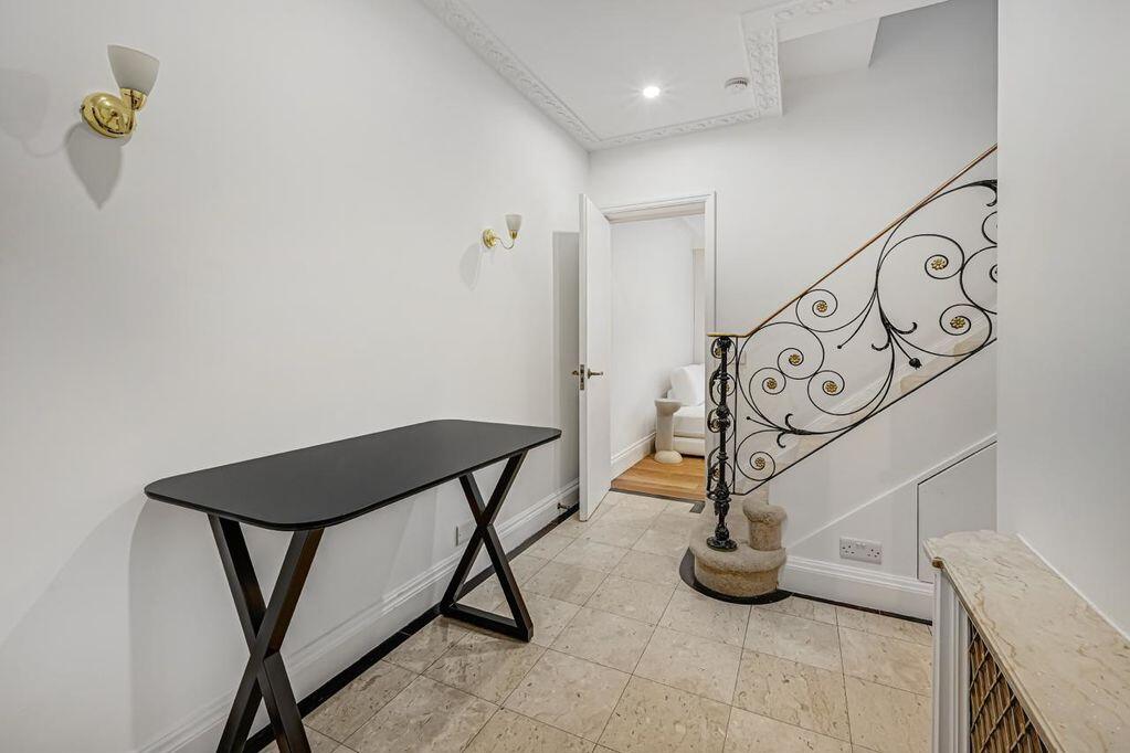 4 bedroom mews property for rent