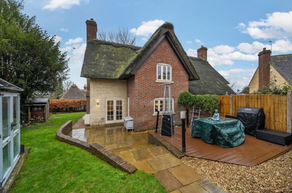 Sonning Cottages, High Street, Pavenham, Bedford photo 3