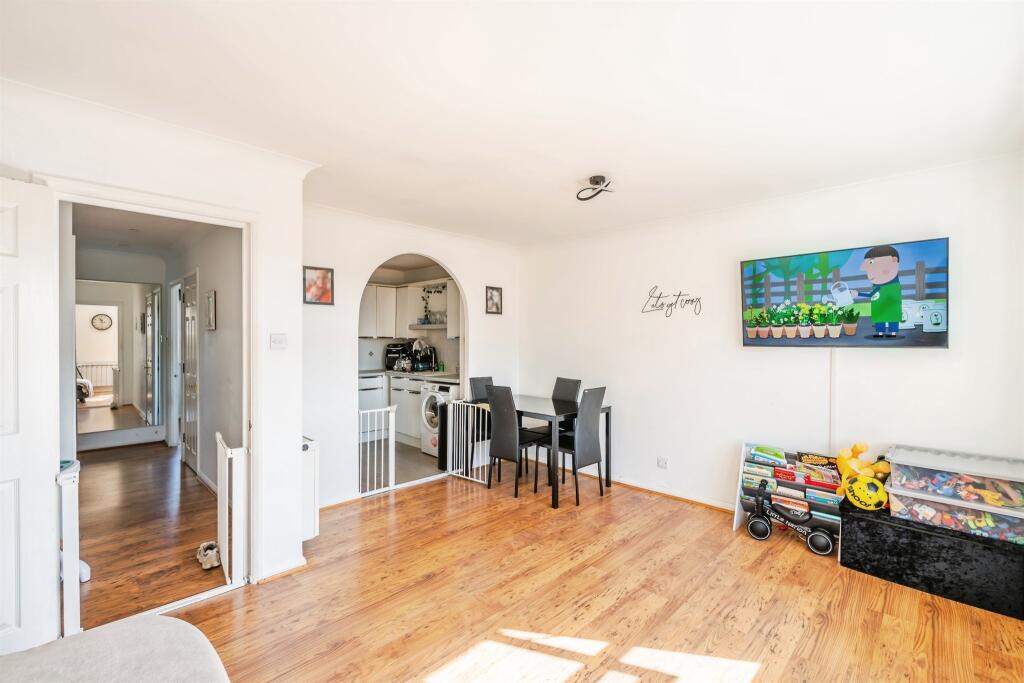 Apartment in Eastbourne, East Sussex - More