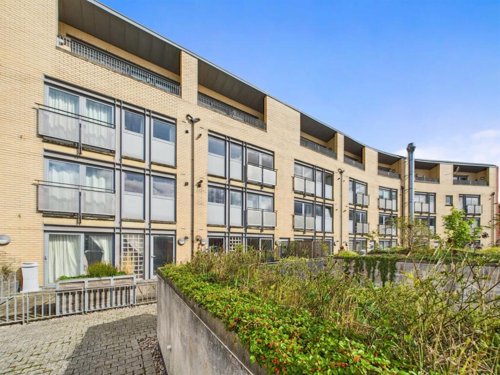 Main image of property: Dumbarton Road, Glasgow