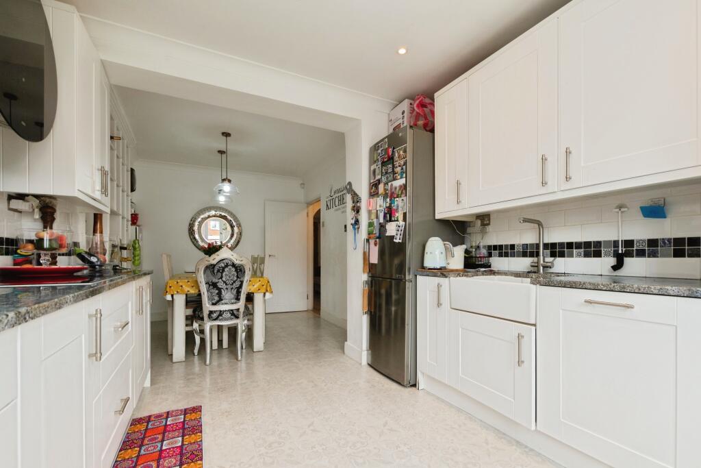 House in Sutton - View 4
