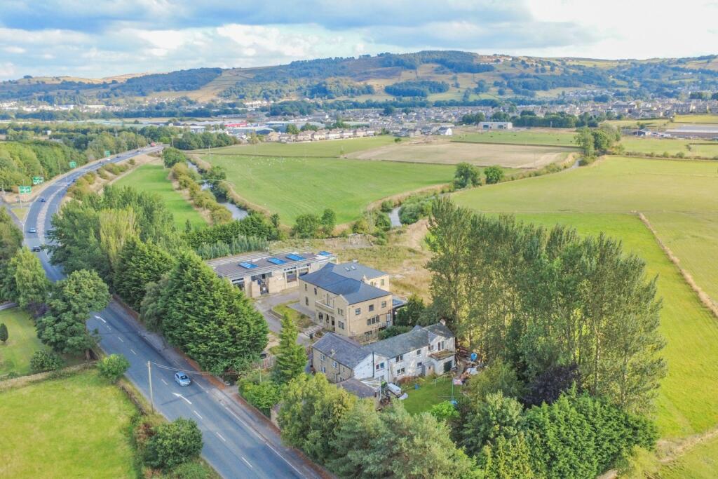 Main image of property: Farnhill House, Skipton Road, Farnhill, North Yorkshire BD20 9BT