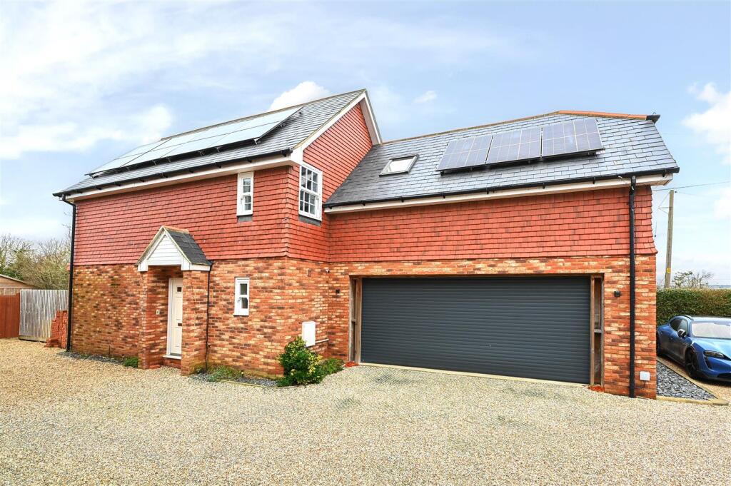3-bed detached on Applegate Court, Appledore, Kent TN26 2AQ, £499,950