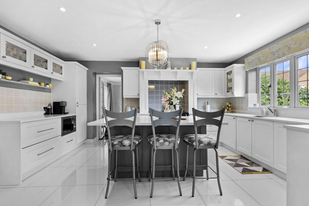 House in Middlesbrough, Nunthorpe - View 3