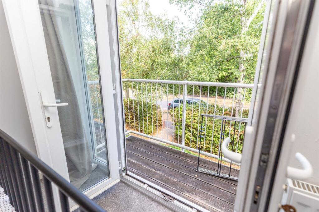 Apartment in Bristol, Henbury - More