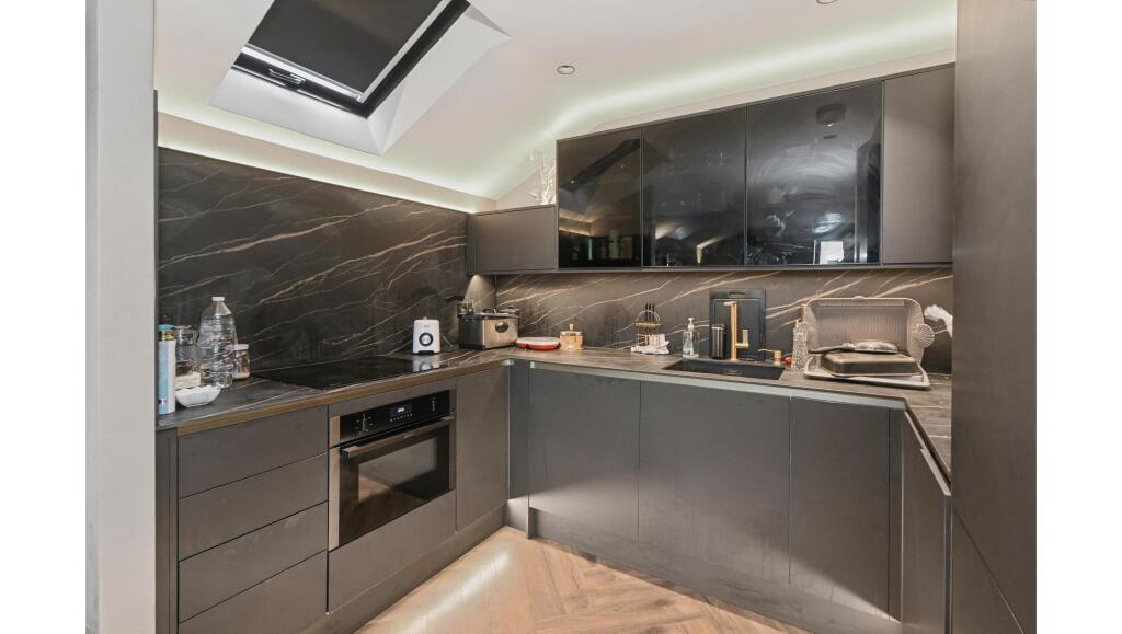 Apartment in Southall - View 5