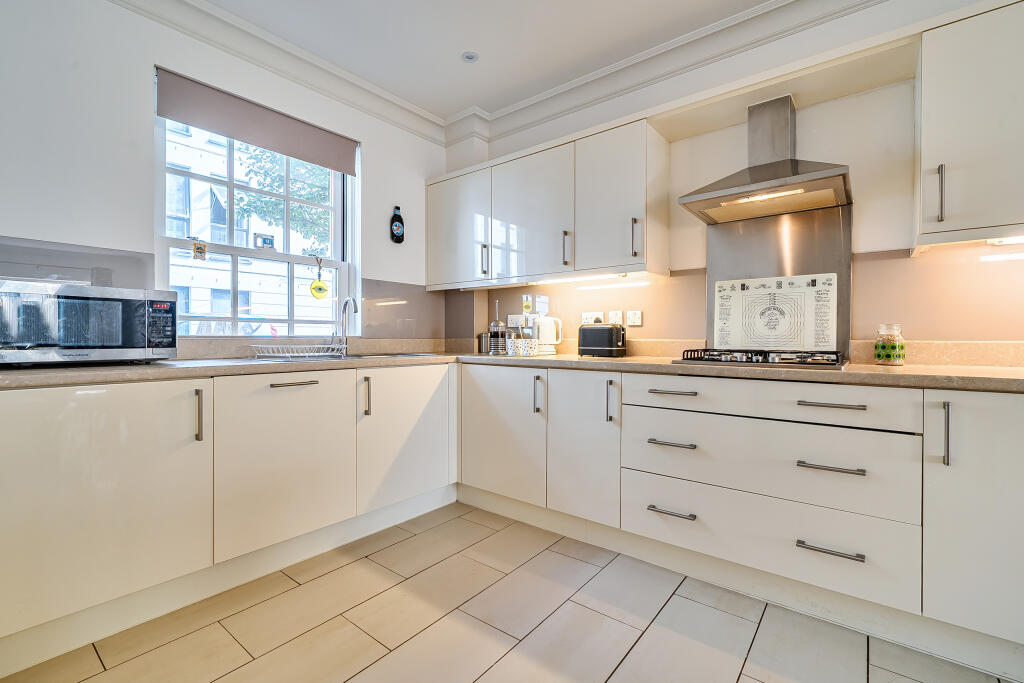 House in Plymouth - View 4