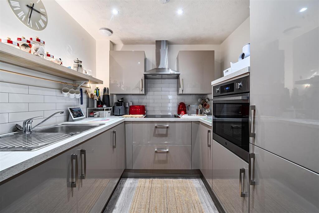 Apartment in Towcester, West Northamptonshire - View 3