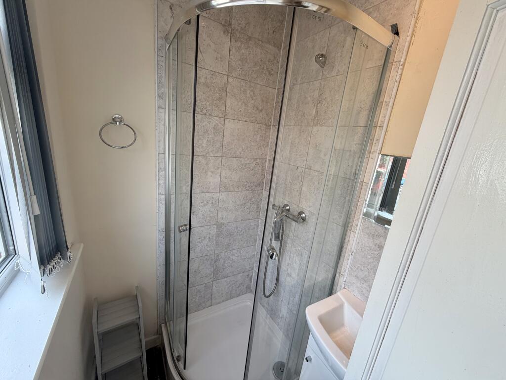 3 bedroom semi-detached house for rent