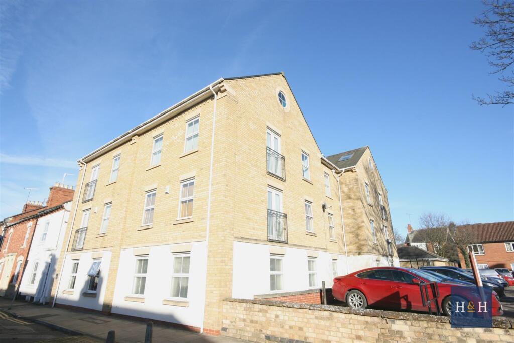 Main image of property: PALMERSTON ROAD, TOWN CENTRE - NN1