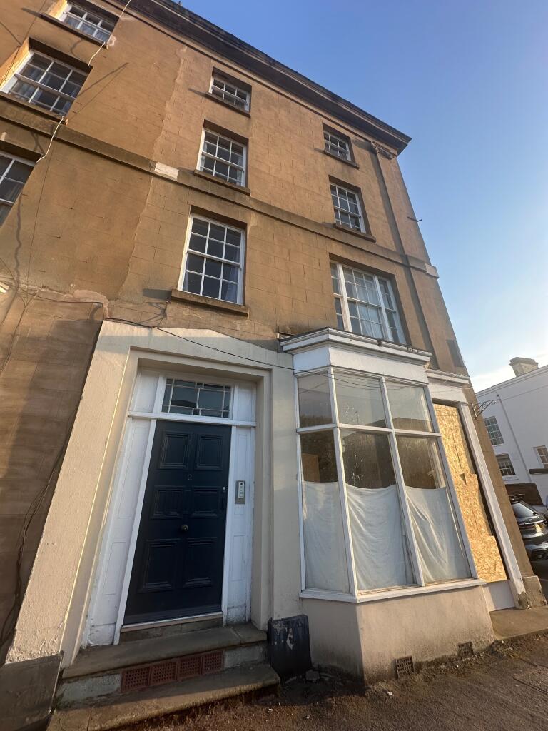 Main image of property: 2 Bed flat, Radford Road, CV31 1LX
