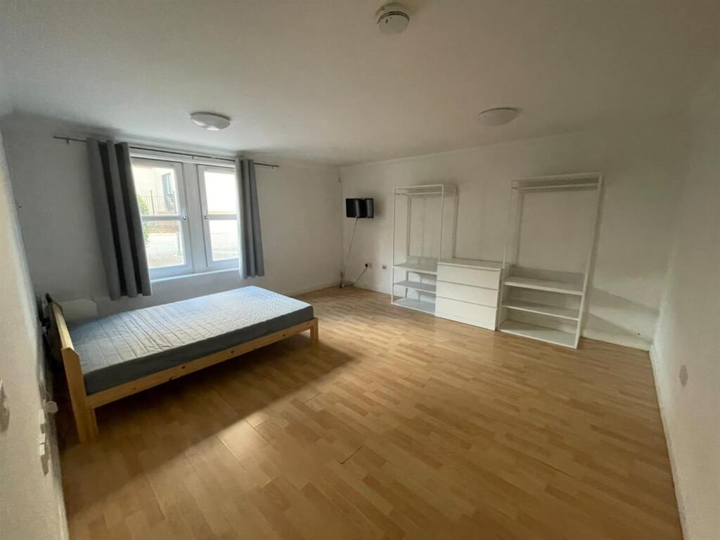Main image of property: 152 North Row, Milton Keynes