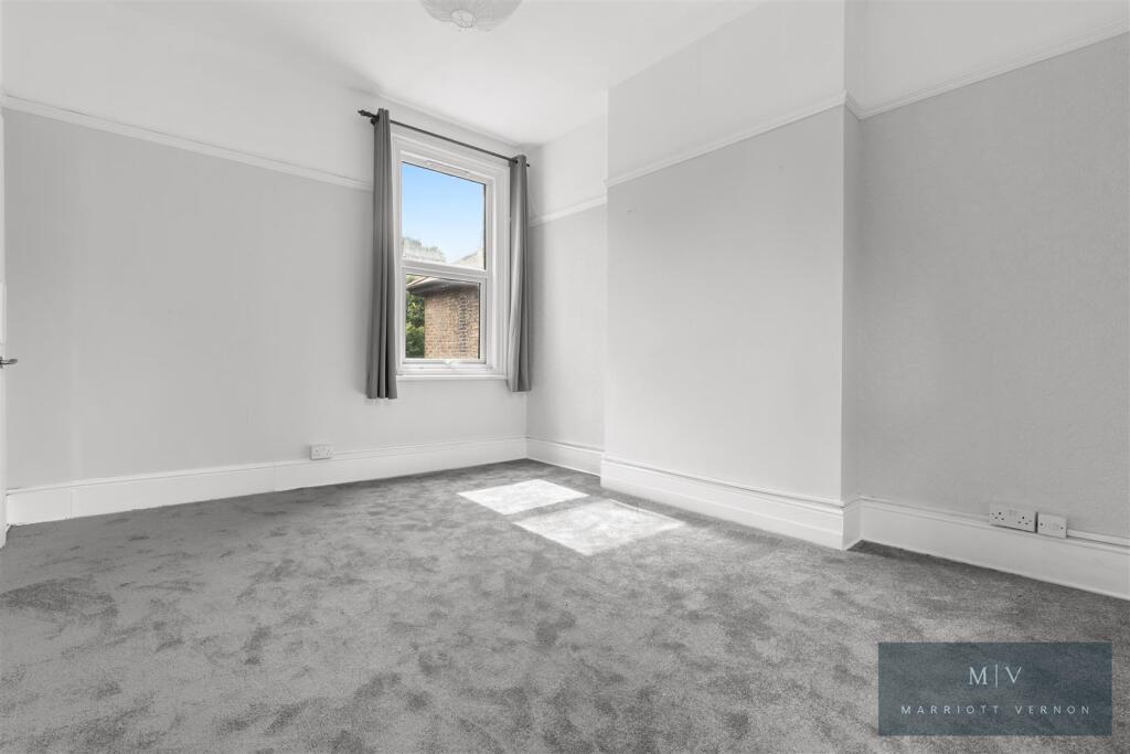 Apartment in Croydon - View 5