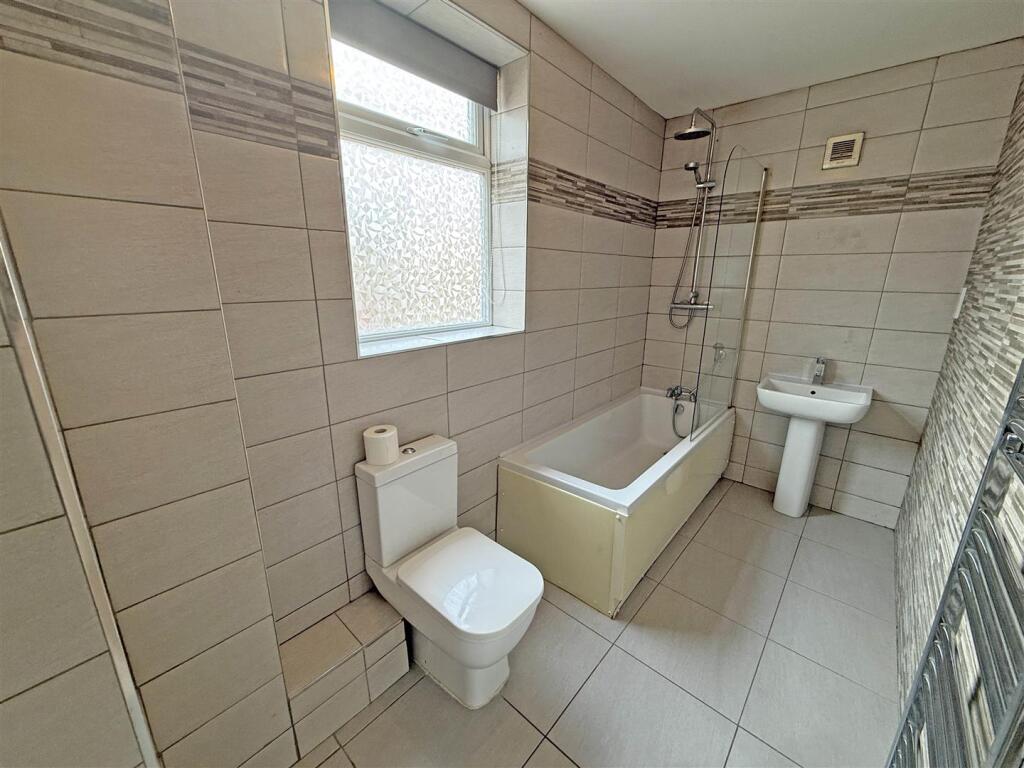 Apartment in North Tyneside, North East - View 4