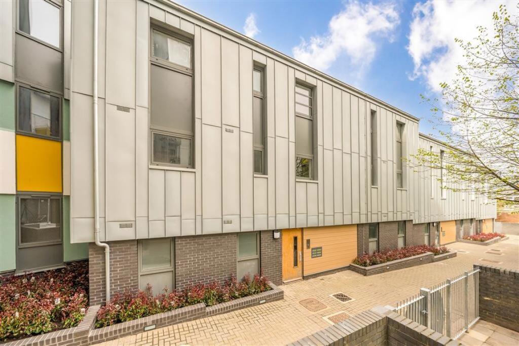 Main image of property: Wharncliffe Mews, Clapham