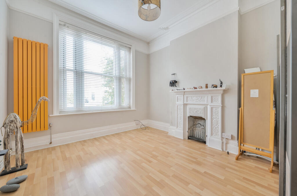 Apartment in Worthing, West Sussex - View 5